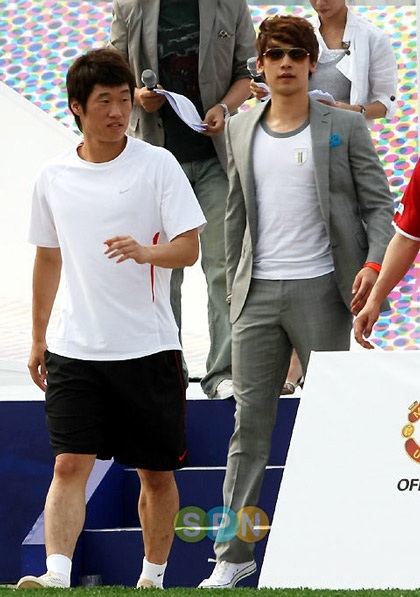 Bi (Rain) trổ tài chơi bóng đá - 10 Bi (Rain) trổ tài chơi bóng đá - 10