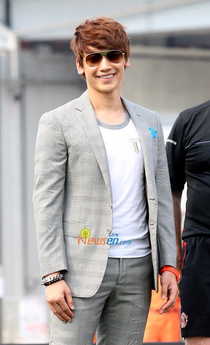 Bi (Rain) trổ tài chơi bóng đá - 17 Bi (Rain) trổ tài chơi bóng đá - 17