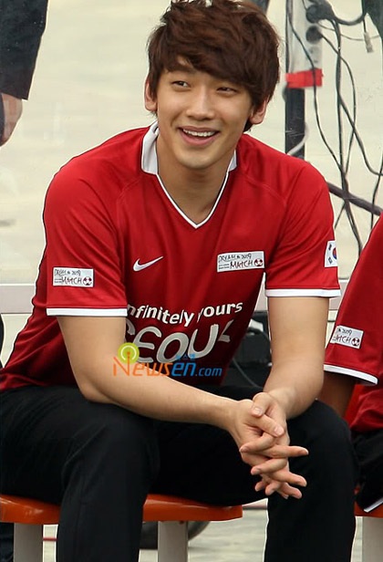 Bi (Rain) trổ tài chơi bóng đá - 2 Bi (Rain) trổ tài chơi bóng đá - 2