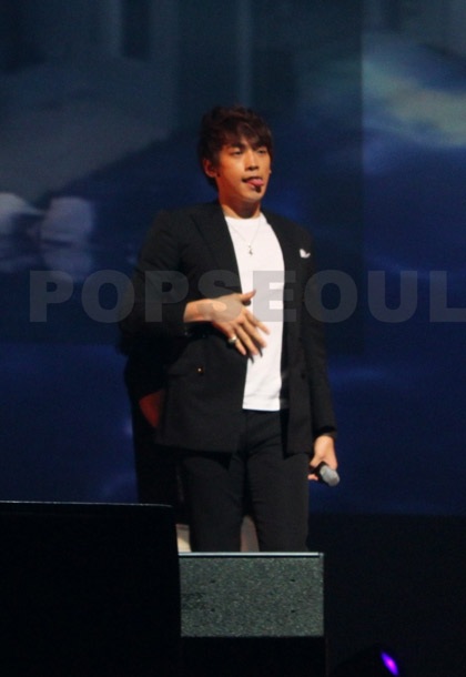 Bi (Rain) trổ tài chơi bóng đá - 18 Bi (Rain) trổ tài chơi bóng đá - 18