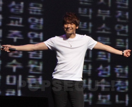 Bi (Rain) trổ tài chơi bóng đá - 21 Bi (Rain) trổ tài chơi bóng đá - 21