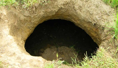 Dân hoang mang vì sụt đất nhằm ngày nhật thực - 1