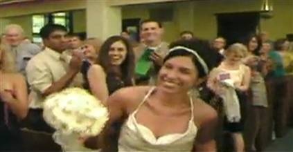 Youtube “nóng” với clip đám cưới “nổi loạn” kiểu Mỹ - 4 Youtube “nóng” với clip đám cưới “nổi loạn” kiểu Mỹ - 4