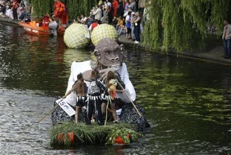 Chùm ảnh: Thi bơi “thuyền” không động cơ độc đáo - 12