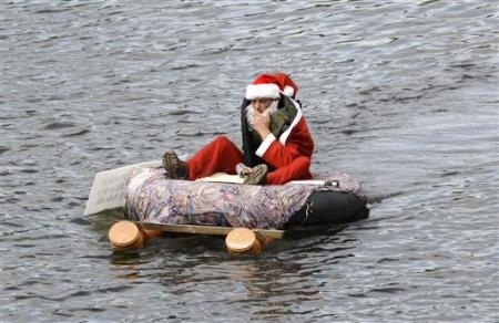 Chùm ảnh: Thi bơi “thuyền” không động cơ độc đáo - 3