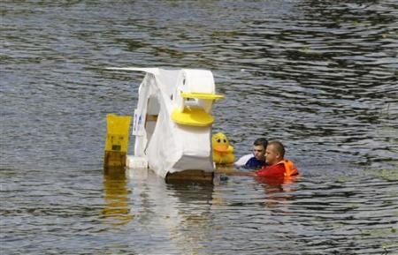 Chùm ảnh: Thi bơi “thuyền” không động cơ độc đáo - 6