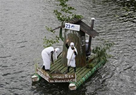 Chùm ảnh: Thi bơi “thuyền” không động cơ độc đáo - 4