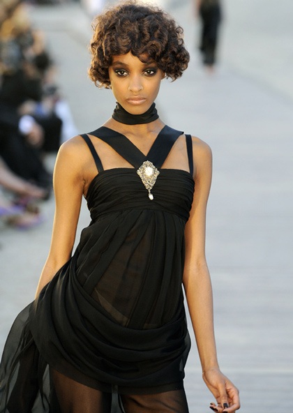 Siêu mẫu 9X mang bầu ở tháng thứ 5 - 1