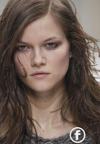 Irina Kulikova và Kasia Struss bay bổng trong ảnh quảng cáo Mulberry - 2 Irina Kulikova và Kasia Struss bay bổng trong ảnh quảng cáo Mulberry - 2