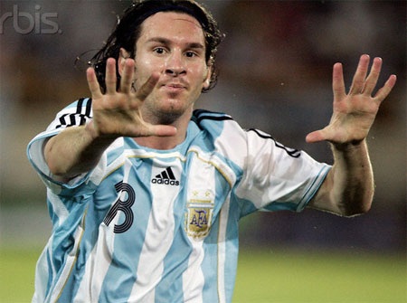 Messi sắp được dịp tái ngộ HLV Guus Hiddink - 1