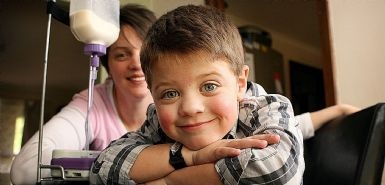 Cậu bé dị ứng với mọi loại thức ăn  - 1