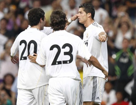 C. Ronaldo "phát hỏa" giúp Real Madrid hạ gục LDU Quito - 3