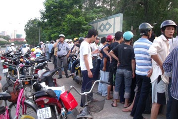 Phát hiện xác chết trôi trên rạch Thị Nghè - 1