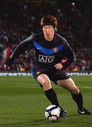 MU ra mắt mẫu áo đấu sân khách mùa tới - 4 MU ra mắt mẫu áo đấu sân khách mùa tới - 4