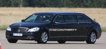 Phiên bản mới của S-Class limousine trên đường thử - 1 Phiên bản mới của S-Class limousine trên đường thử - 1