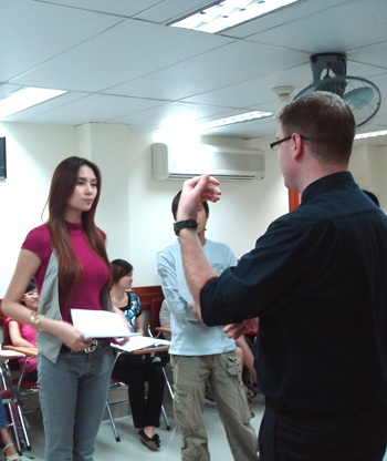 Nhan sắc Hoàng Yến bận rộn trước ngày lên đường “thi đấu” - 4