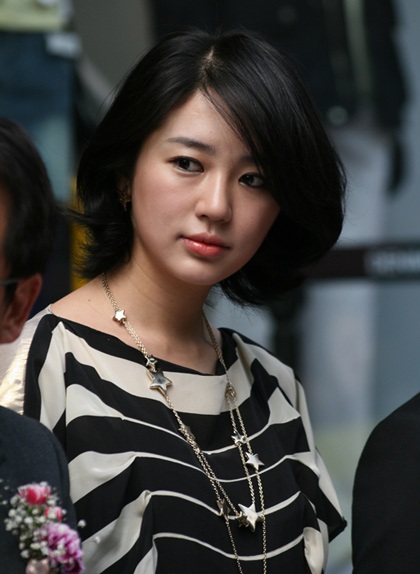 “Cận cảnh” kiểu tóc mới của Yoon Eun Hye - 13 “Cận cảnh” kiểu tóc mới của Yoon Eun Hye - 13