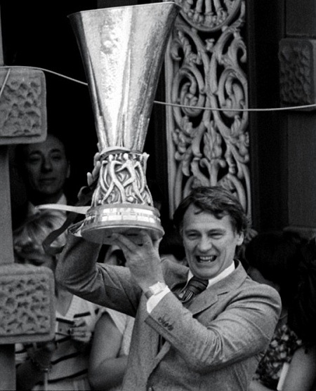 Sir Bobby Robson qua đời vì ung thư - 3 Sir Bobby Robson qua đời vì ung thư - 3