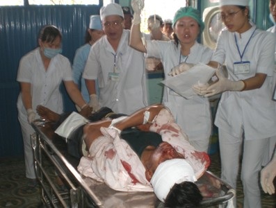 Tai nạn kinh hoàng làm 3 người chết, 18 người bị thương - 2