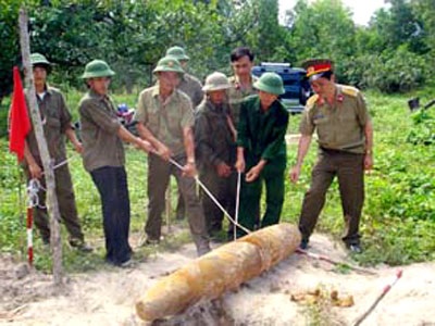Dọn hơn 1.300 ha đất sót bom mìn ở 6 tỉnh miền Trung - 3 Dọn hơn 1.300 ha đất sót bom mìn ở 6 tỉnh miền Trung - 3