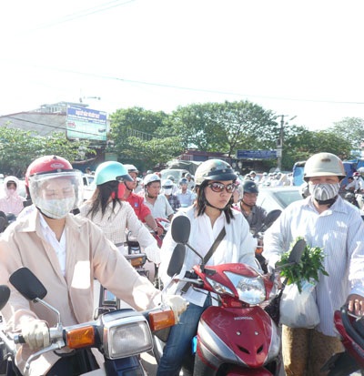 Cây cầu đều đặn ngày hai buổi tắc đường - 1 Cây cầu đều đặn ngày hai buổi tắc đường - 1