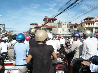 Cây cầu đều đặn ngày hai buổi tắc đường - 2 Cây cầu đều đặn ngày hai buổi tắc đường - 2