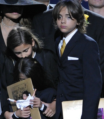 Con của Michael Jackson sẽ sống với bà nội - 4 Con của Michael Jackson sẽ sống với bà nội - 4