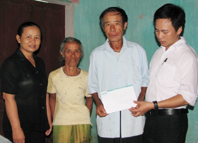 Quà bạn đọc đến với gia đình ông Đặng Văn Kích    - 1