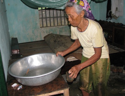 Quà bạn đọc đến với gia đình ông Đặng Văn Kích    - 2