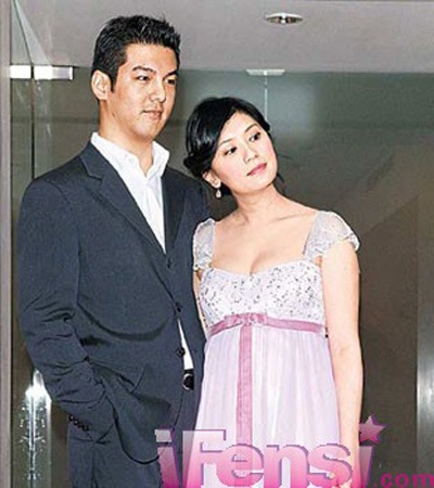 Giả Tịnh Văn tiều tụy vì “lục đục” với chồng - 2 Giả Tịnh Văn tiều tụy vì “lục đục” với chồng - 2