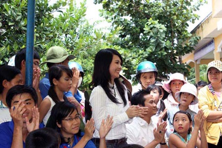 Hoa khôi tuổi teen “vào” phim tài liệu Mùa hè xanh - 10 Hoa khôi tuổi teen “vào” phim tài liệu Mùa hè xanh - 10