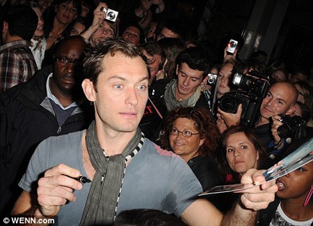 Jude Law đòi kiểm tra ADN của đứa con thứ tư - 1 Jude Law đòi kiểm tra ADN của đứa con thứ tư - 1