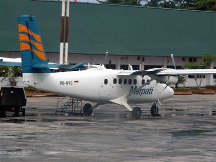 Máy bay chở 16 người mất tích ở Indonesia - 1 Máy bay chở 16 người mất tích ở Indonesia - 1