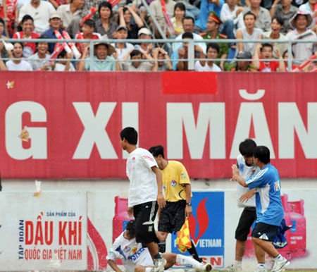 Đề xuất xóa án “treo sân” Lạch Tray bị bác bỏ - 1 Đề xuất xóa án “treo sân” Lạch Tray bị bác bỏ - 1