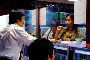 Vn-Index vượt 475 điểm, giá trị gần 2.000 tỷ đồng - 1 Vn-Index vượt 475 điểm, giá trị gần 2.000 tỷ đồng - 1