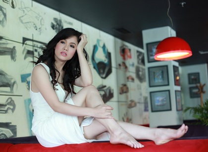 Nhật Kim Anh “khoe” vòng 1  - 9 Nhật Kim Anh “khoe” vòng 1  - 9