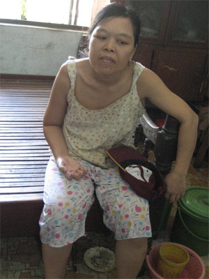 Người phụ nữ “gồng mình” trong bóng tối - 1