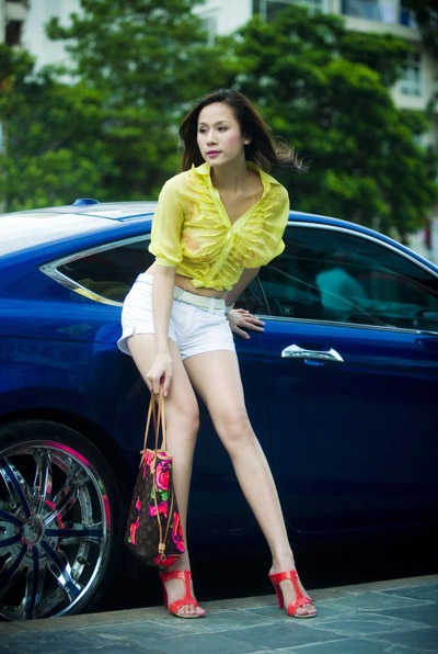 Hình ảnh đẹp của siêu mẫu Thái Hà bên xe hơi - 7 Hình ảnh đẹp của siêu mẫu Thái Hà bên xe hơi - 7