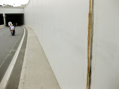 Hàng chục điểm rò rỉ mới trong hầm đường bộ Kim Liên - 1 Hàng chục điểm rò rỉ mới trong hầm đường bộ Kim Liên - 1