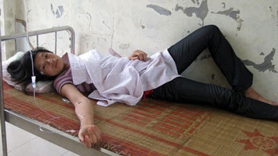 Kẻ bịt mặt xịt khí lạ khiến hàng chục học sinh vào viện  - 1 Kẻ bịt mặt xịt khí lạ khiến hàng chục học sinh vào viện  - 1