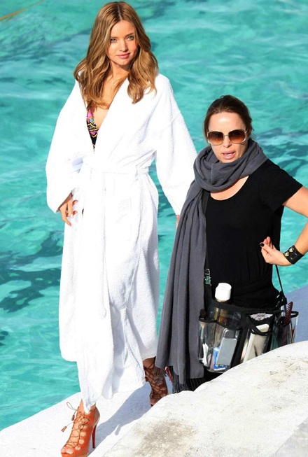Ngắm siêu mẫu “má lúm” Miranda Kerr tạo dáng với bikini - 11 Ngắm siêu mẫu “má lúm” Miranda Kerr tạo dáng với bikini - 11