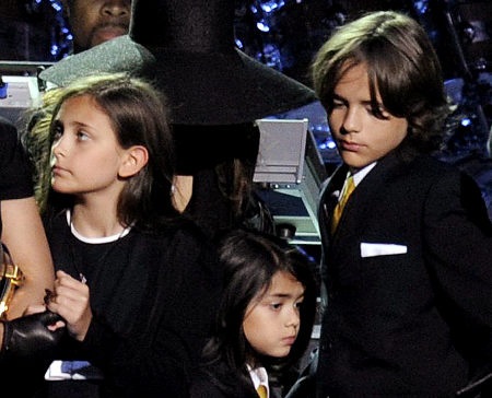 Các con của Michael Jackson tiếp tục sống với bà nội - 3