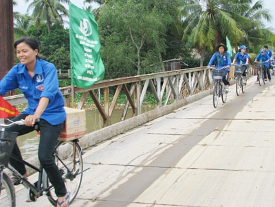 Đoàn sinh viên đạp xe xuyên Việt đã đến đích cuối cùng - 3 Đoàn sinh viên đạp xe xuyên Việt đã đến đích cuối cùng - 3