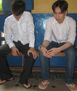 Lĩnh án từ hành vi khiếm nhã của bạn ở bể bơi - 1 Lĩnh án từ hành vi khiếm nhã của bạn ở bể bơi - 1