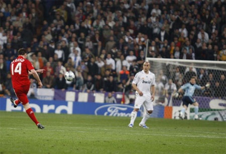 Những khoảnh khắc đáng nhớ trong sự nghiệp Xabi Alonso - 10 Những khoảnh khắc đáng nhớ trong sự nghiệp Xabi Alonso - 10