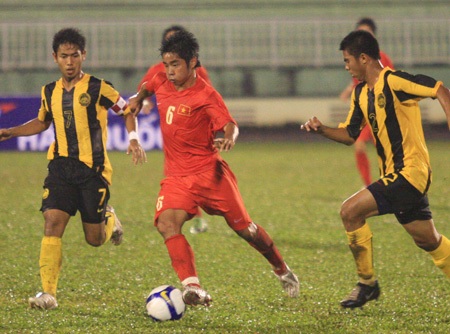 Đánh bại Malaysia, U19 Việt Nam rộng cửa vào bán kết - 2 Đánh bại Malaysia, U19 Việt Nam rộng cửa vào bán kết - 2
