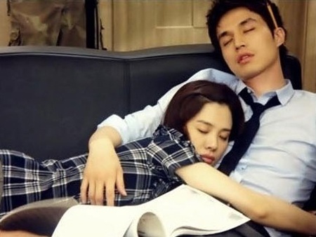 Ngôi sao của “Giày thủy tinh” đang hẹn hò với bạn diễn? - 2 Ngôi sao của “Giày thủy tinh” đang hẹn hò với bạn diễn? - 2