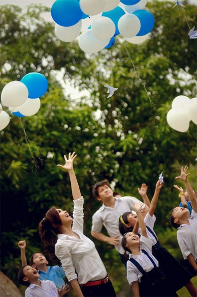 Hình ảnh “chân dài” Thanh Hằng chơi cùng các em nhỏ - 10