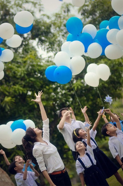 Hình ảnh “chân dài” Thanh Hằng chơi cùng các em nhỏ - 9