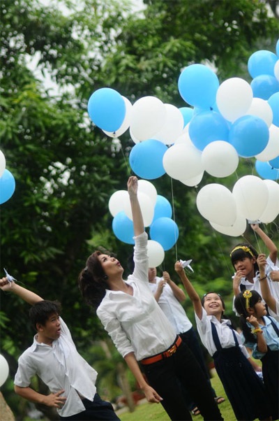 Hình ảnh “chân dài” Thanh Hằng chơi cùng các em nhỏ - 8